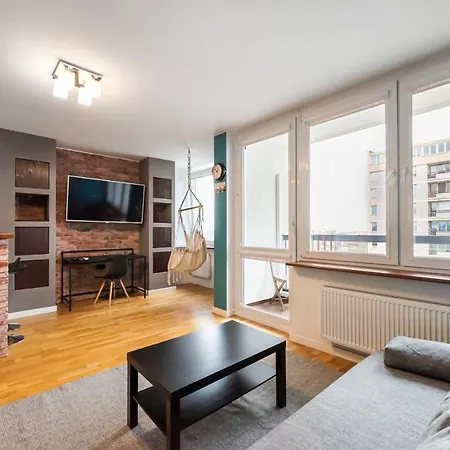 Ratusz Arsenal Modern By Bookinghost * ורשה