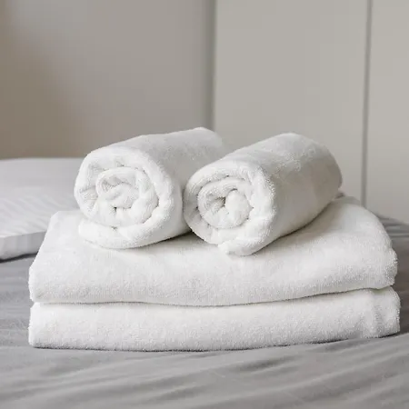 Ratusz Arsenal Modern By Bookinghost ורשה